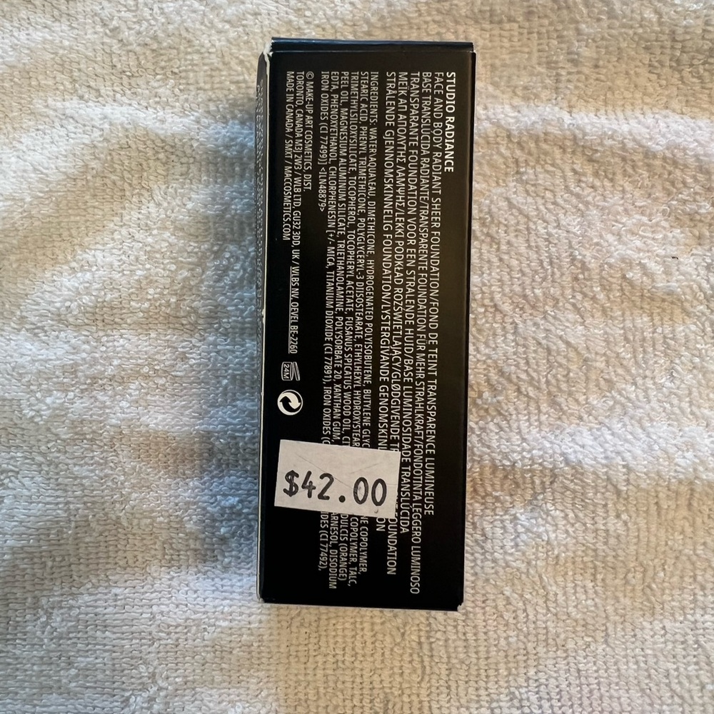 MAC Cosmetics Studio Radiance Foundation - Natural Glow
